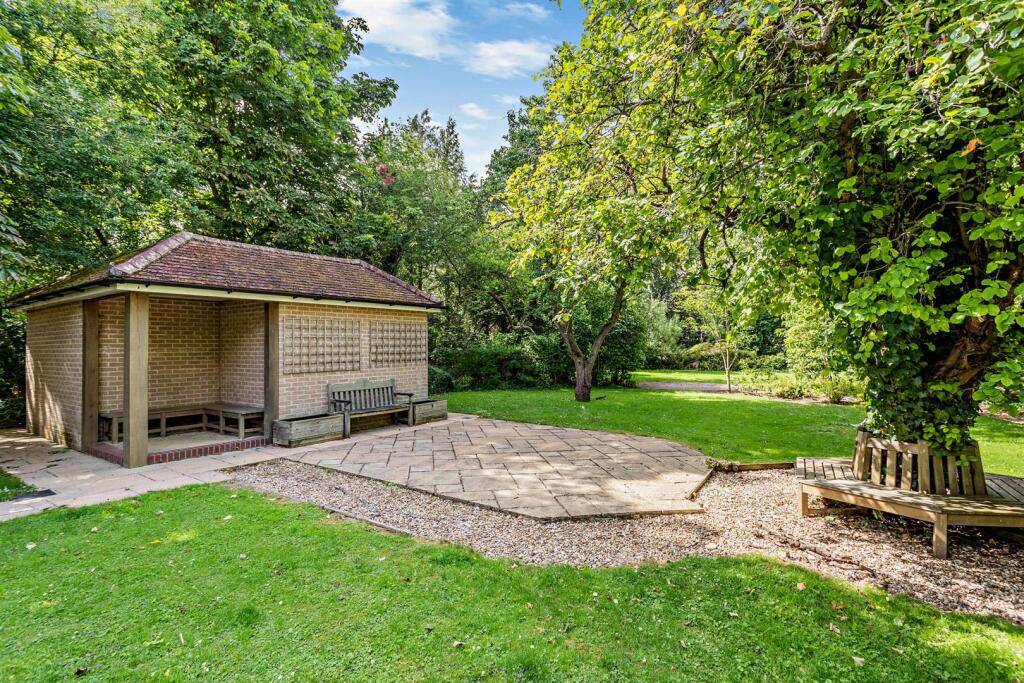 Apartment in Cambridge, Romsey - View 2
