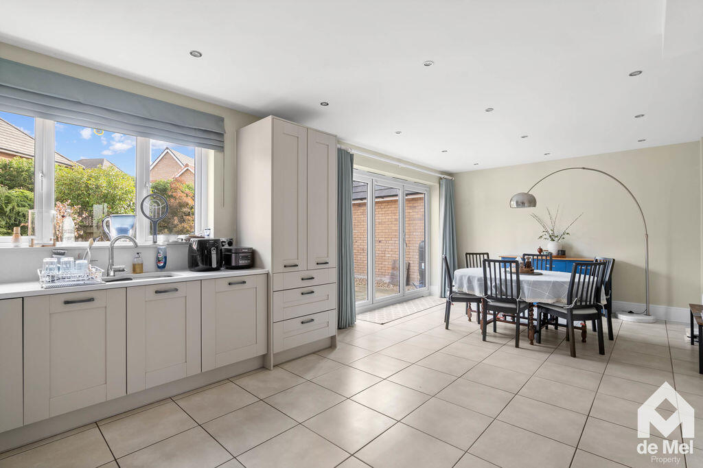 House in Cheltenham, Bishop's Cleeve - View 4