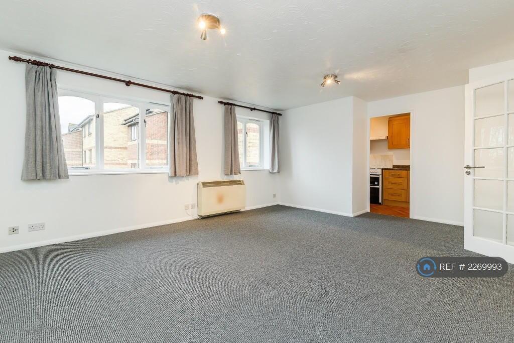 Apartment in Ilford - View 3