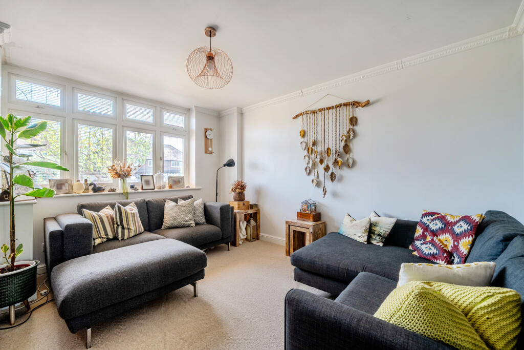 Dynevor Place, Fairlands, Guildford, GU3 photo 4