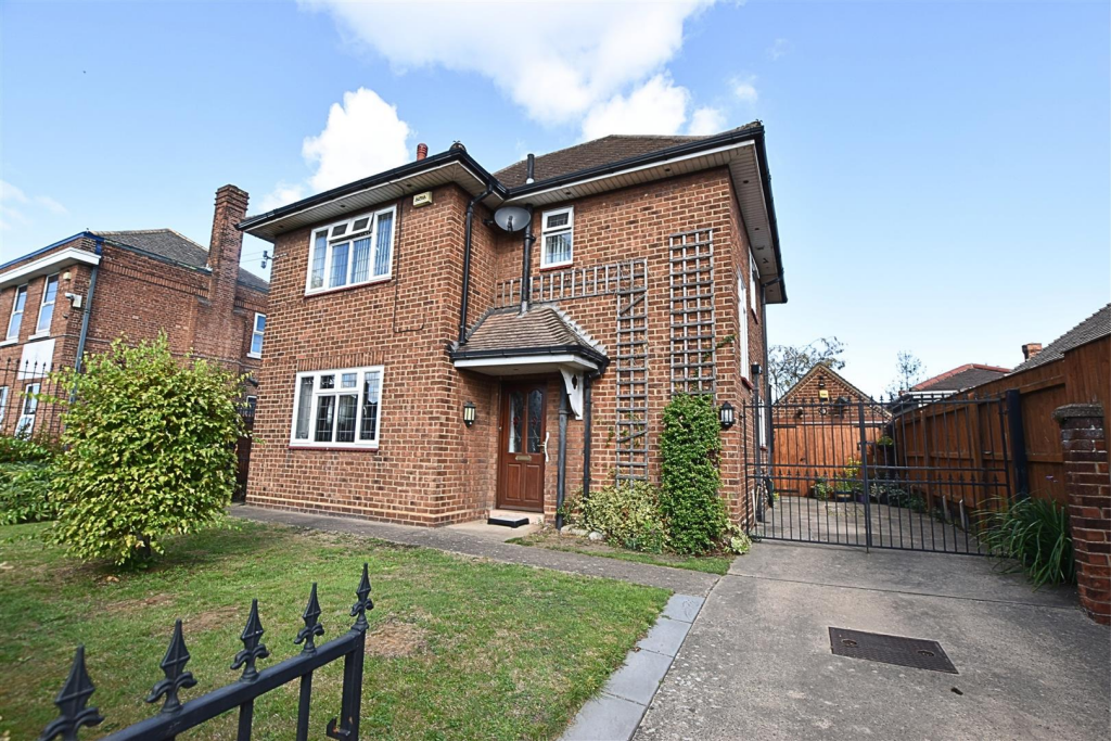 3 Bedroom Detached in DN34 5AE