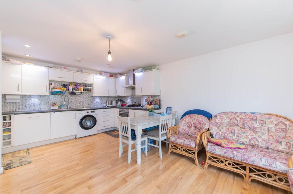 Apartment in Watford - View 4