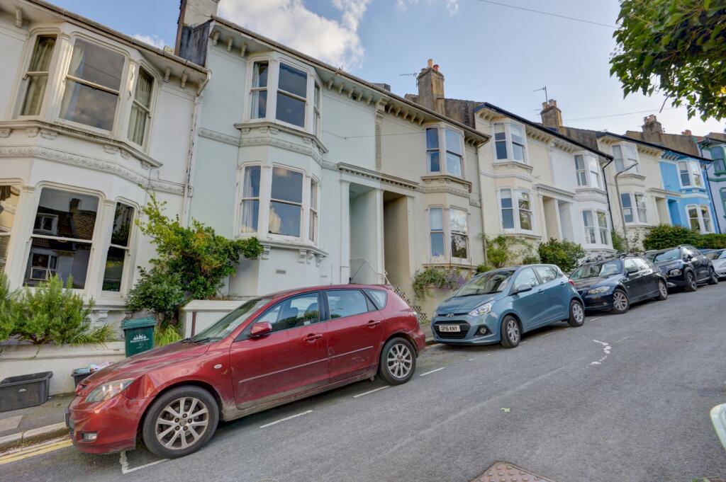 6 bedroom terraced house for rent