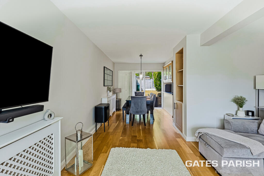 House in Romford - More