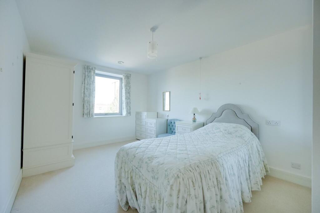 Apartment in Mid Sussex, Burgess Hill - View 4