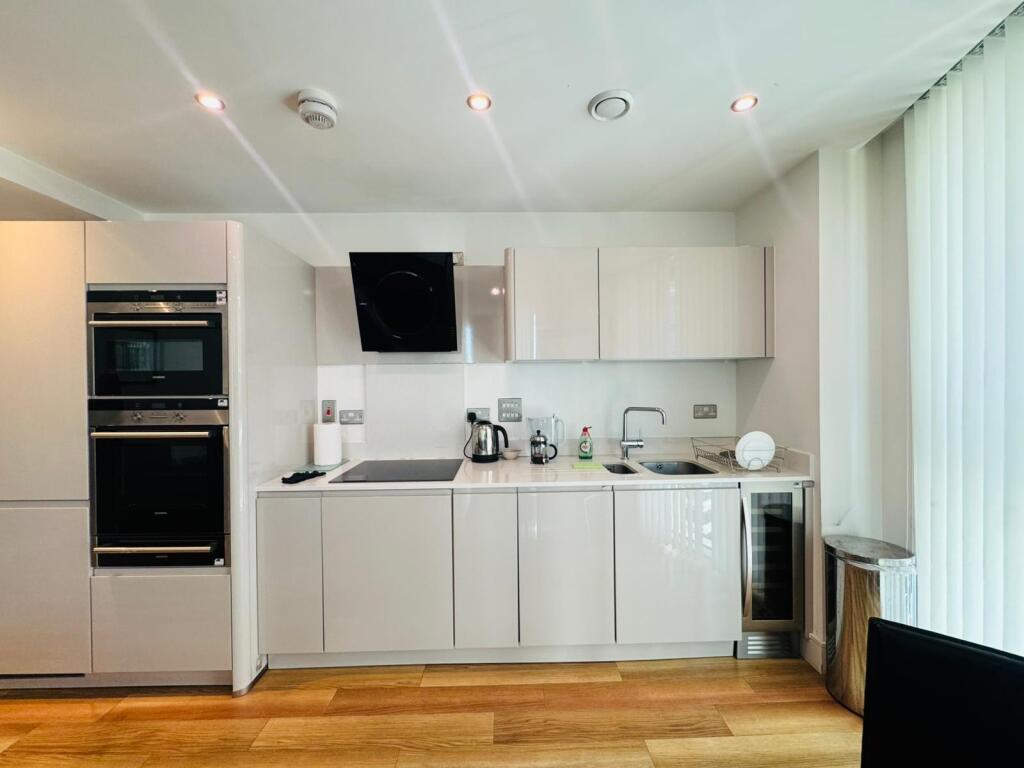 Apartment in London - More
