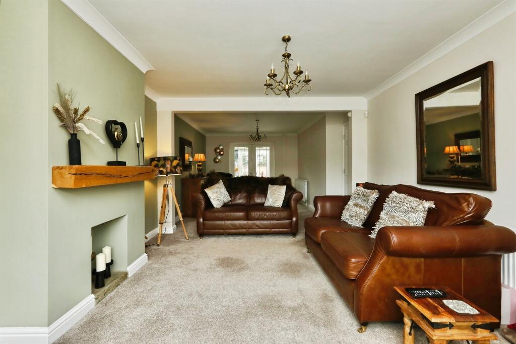 House in Doncaster, Hatfield - View 4