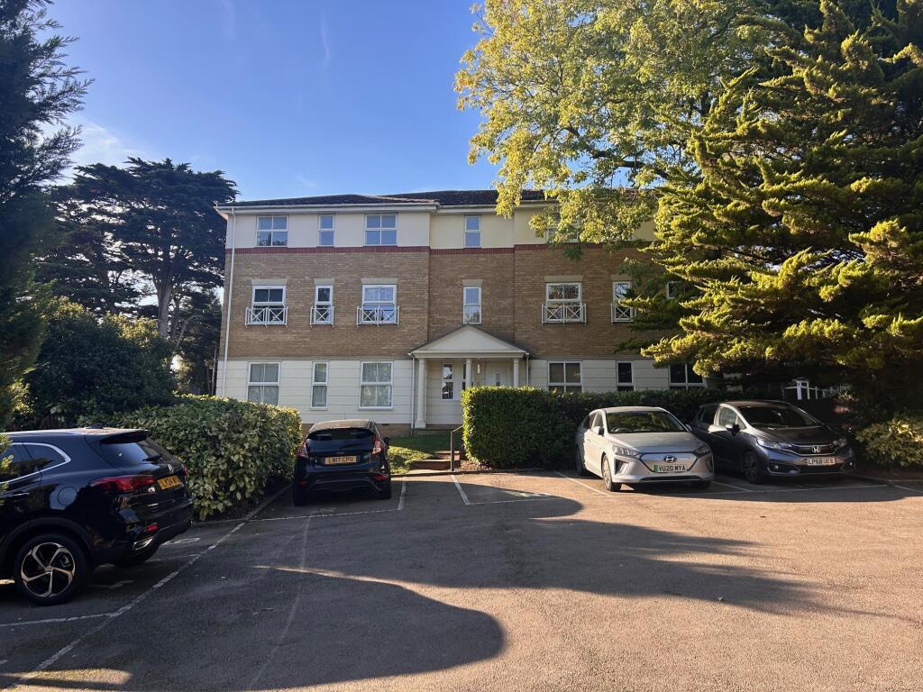 Apartment in Watford - View 3