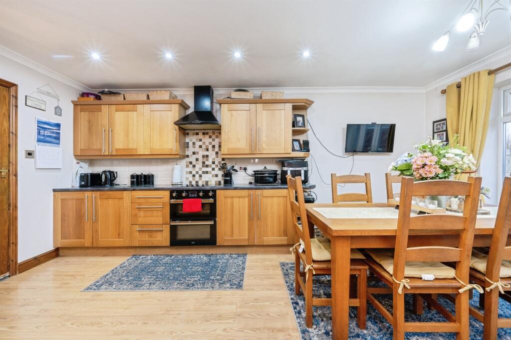 House in Stewartby, Bedford - View 4