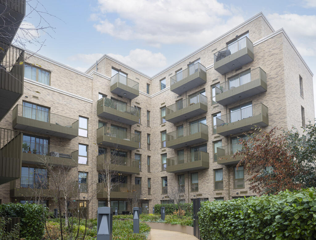 1-bed flat on Crompton Street, Paddington, W2, £590,000