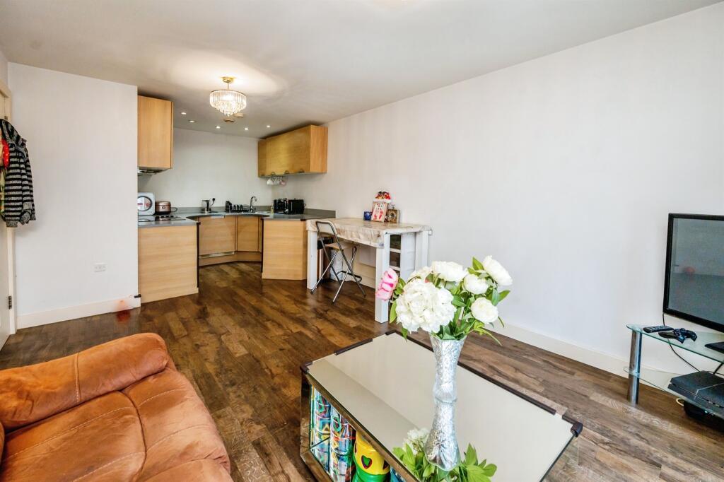 Apartment in Birmingham, Chinese Quarter, Digbeth - View 3