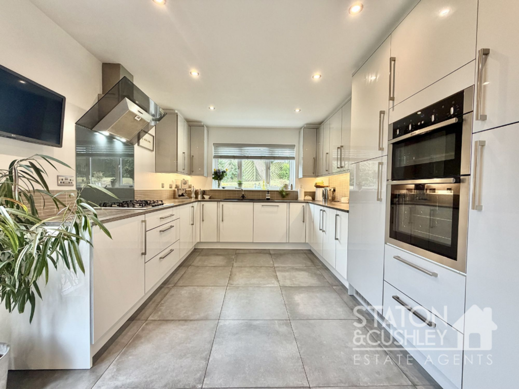 House in Mansfield, Nottinghamshire - View 3