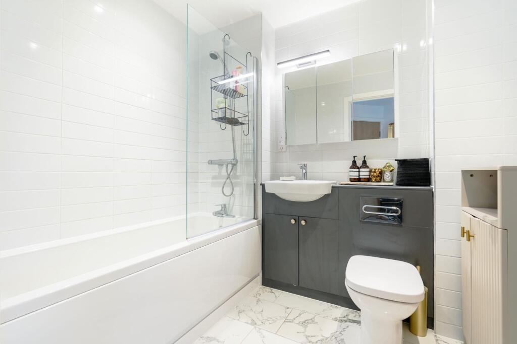 Apartment in North Tyneside, North East - More