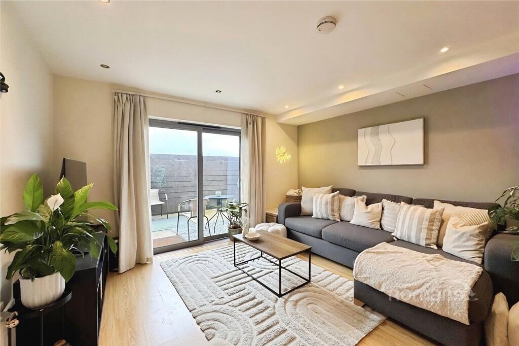 Apartment in Rushmoor, Hampshire - View 4