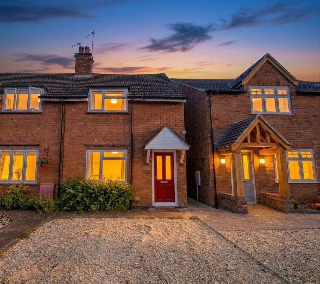 Main image of property: Park Lane, Snitterfield, CV37