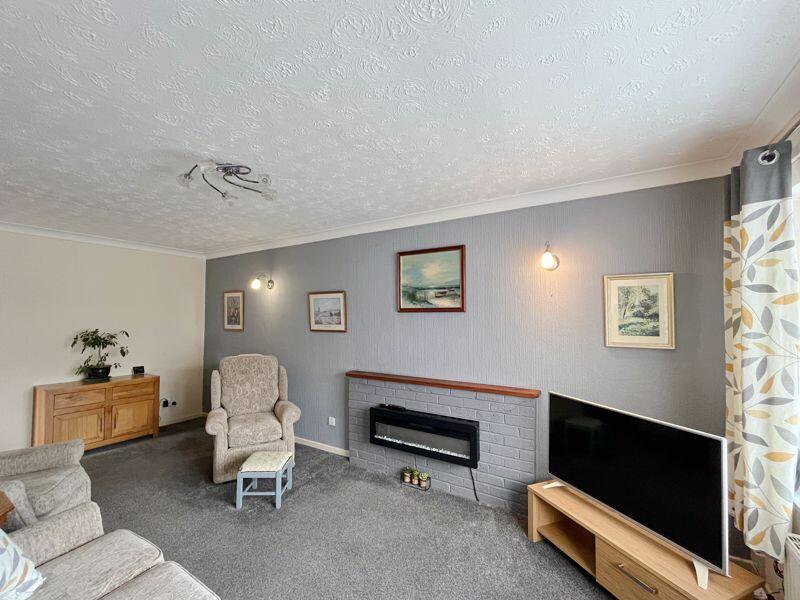 Chase Vale, Burntwood, WS7 3GD photo 3