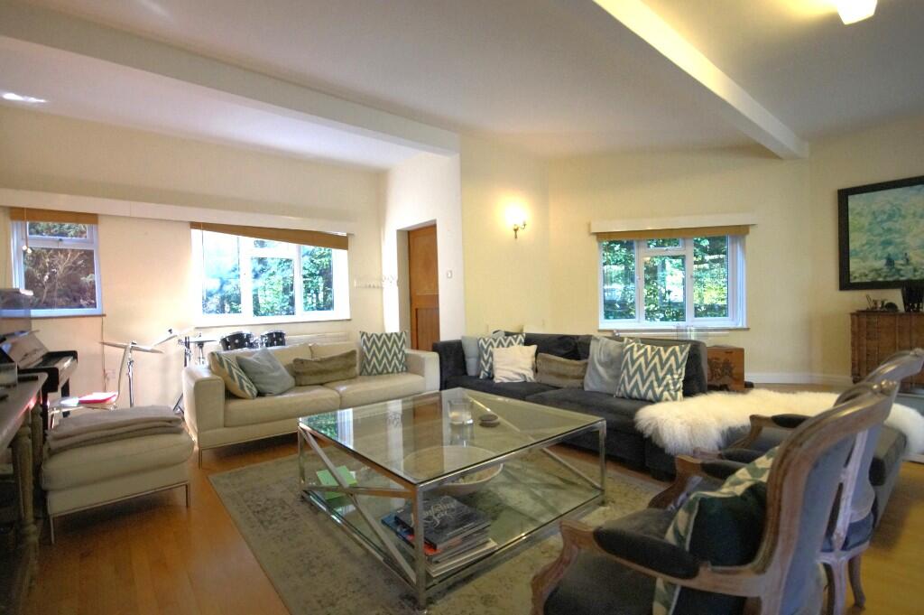Silverdale Avenue, Oxshott photo 4