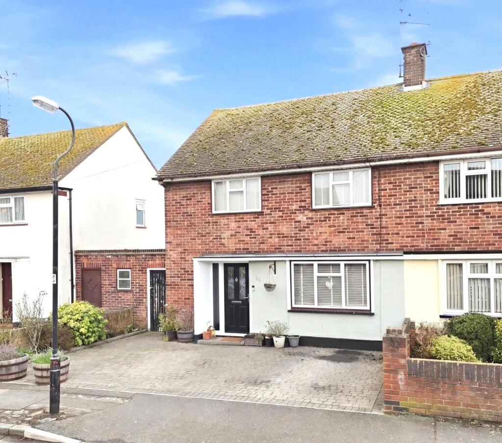 3-bed semi-detached on Mercer Avenue, Great Wakering, Southend-on-Sea, Essex, SS3, £350,000