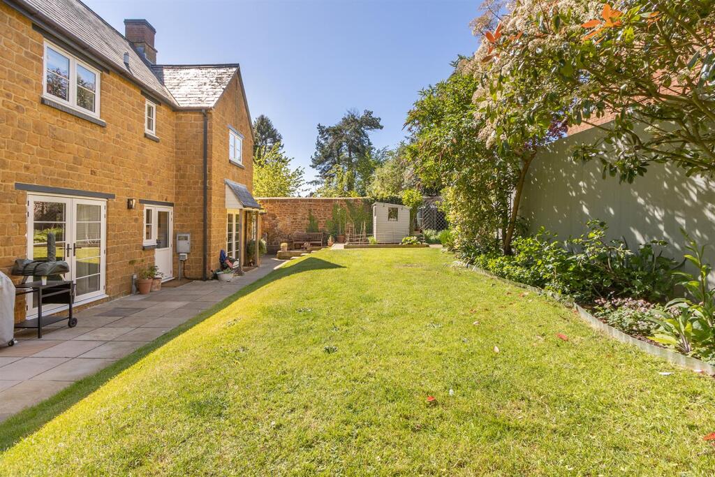 House in Eydon, West Northamptonshire - View 2