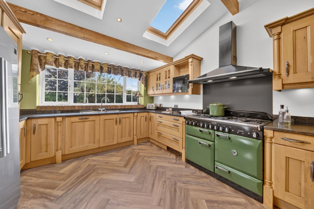 House in Kirklees, Cleckheaton - View 2