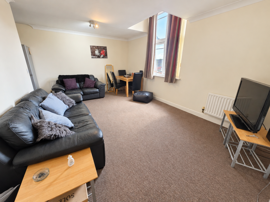 Apartment in Manchester, Old Trafford - View 4