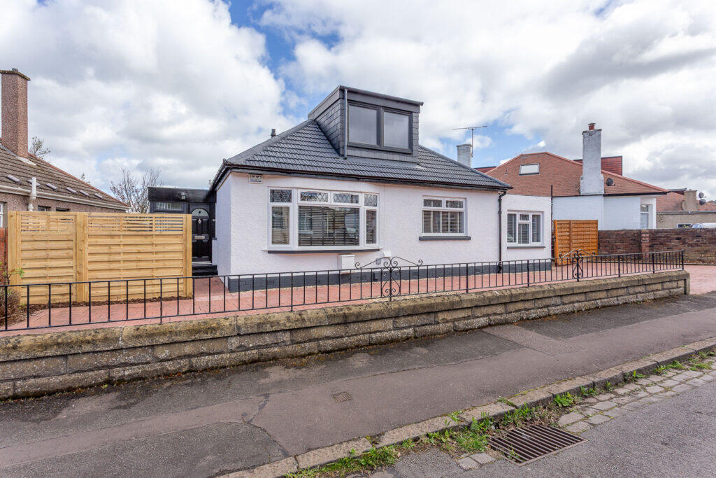 4-bed detached on 20 Milton Crescent, Edinburgh, EH15 3PQ, £555,000