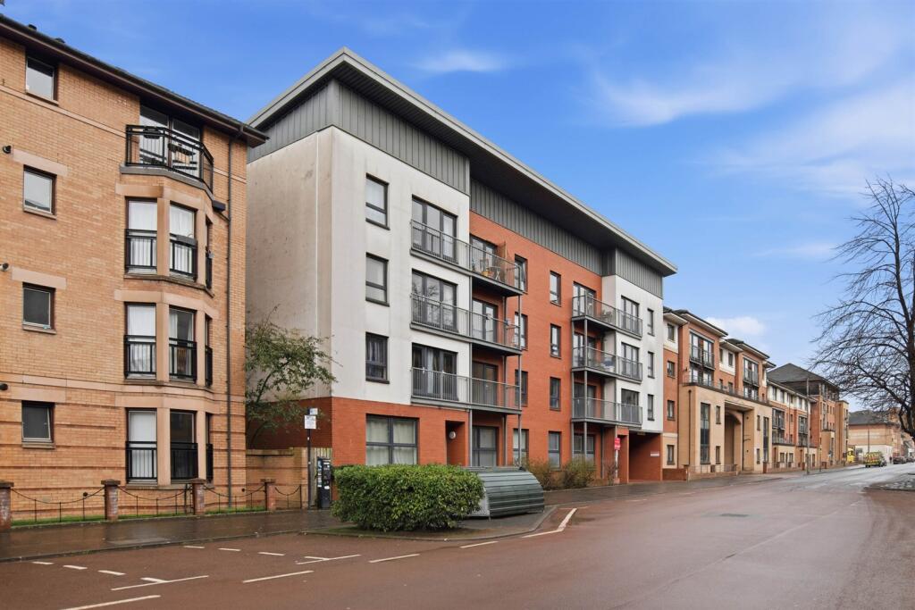 Main image of property: 3/2 100 Kelvinhaugh Street, Yorkhill, G3 8PP