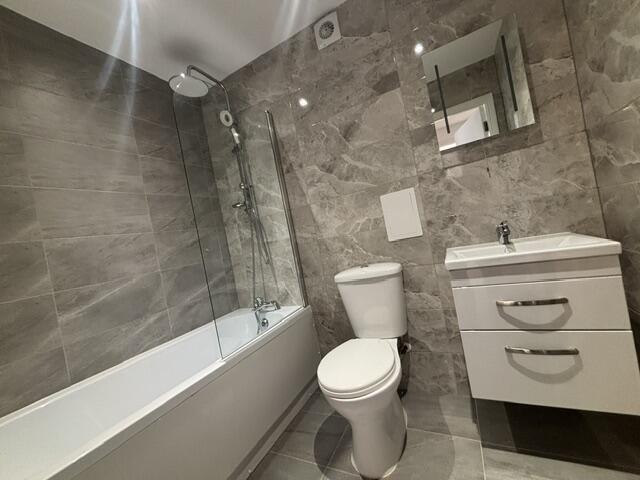 Apartment in Swindon, Lakeside, South Swindon - View 5