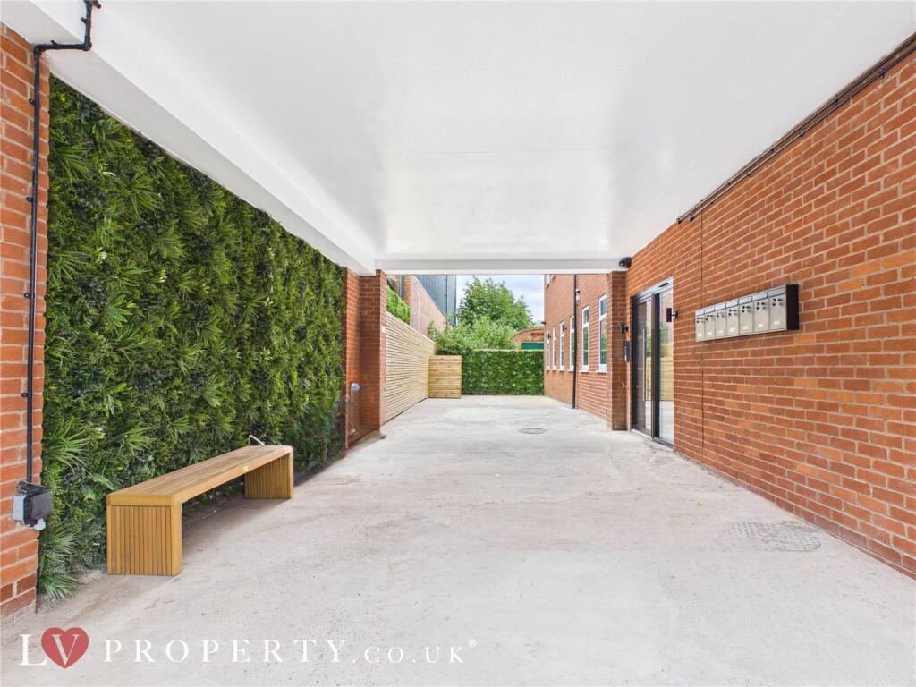 Apartment in Birmingham, Jewellery Quarter - View 3