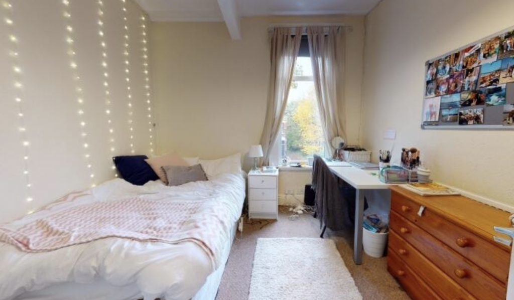 House in Leeds, Hyde Park - View 4