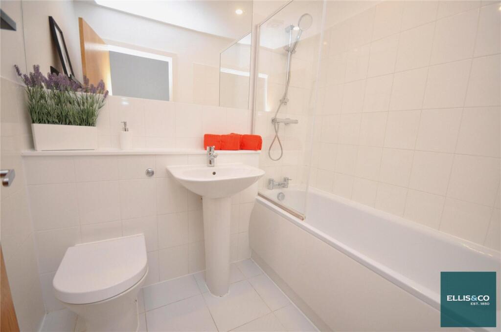Apartment in London - More