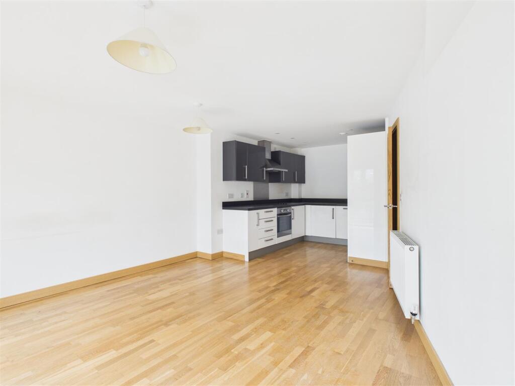Apartment in Stevenage - More