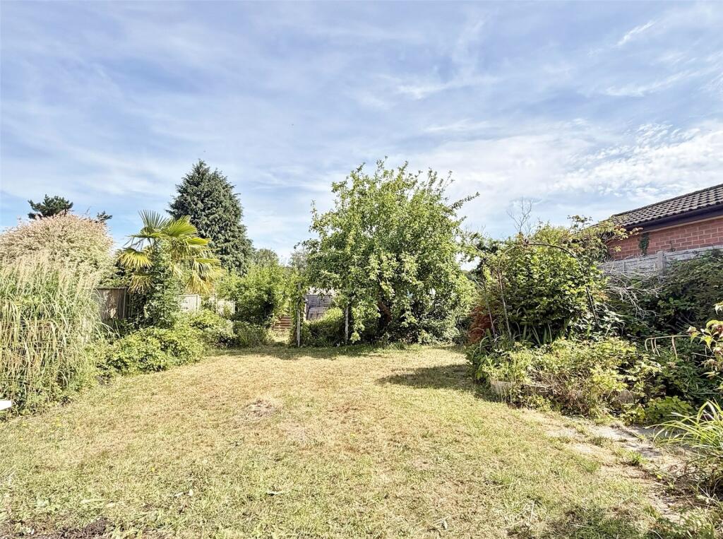 West Close, Verwood, Dorset, BH31 photo 2