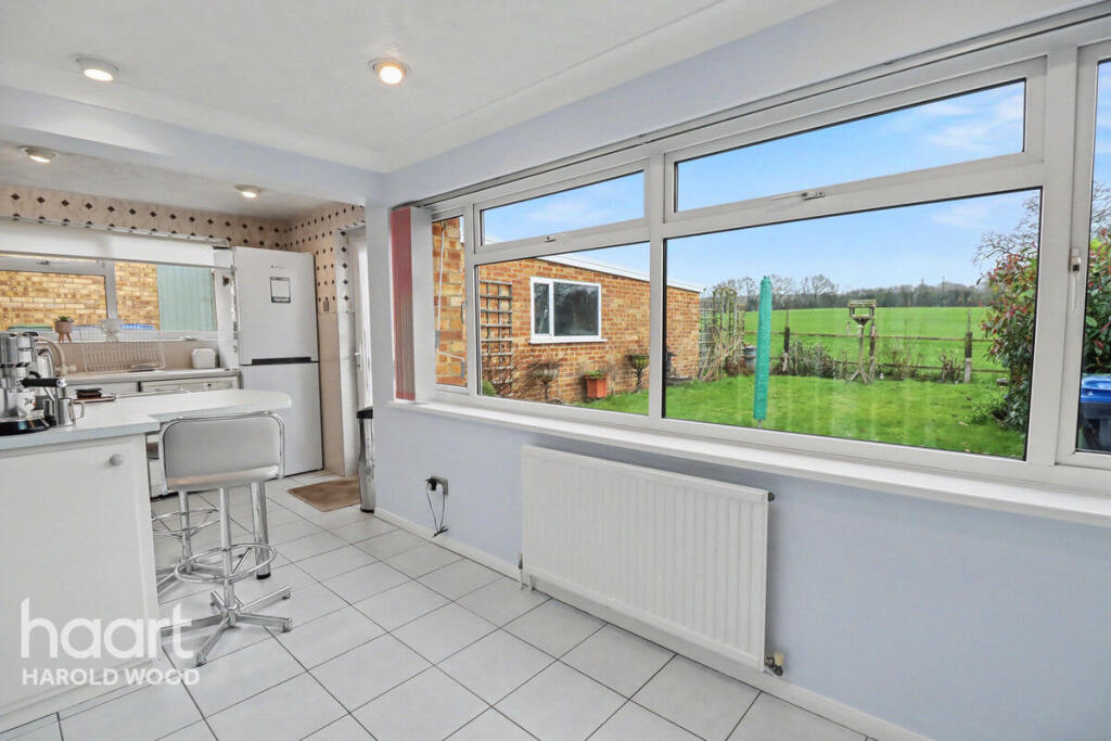 Alderwood Drive, Abridge photo 3