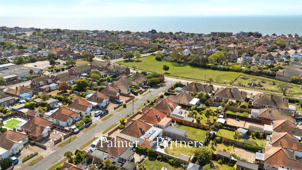 Manchester Road, Holland-on-Sea, Clacton-on-Sea, Essex, CO15 photo 4