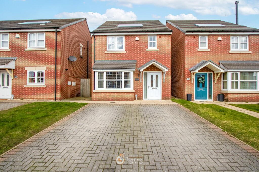 3-bed detached on Hawk Drive, Blaxton, Doncaster, DN9, £265,000