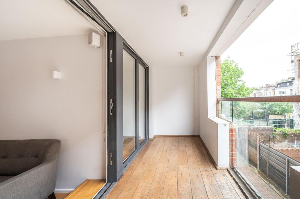 Apartment in London - View 5