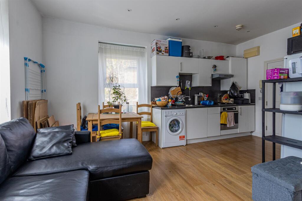 Apartment in Cardiff, Leckwith, Grangetown - View 5