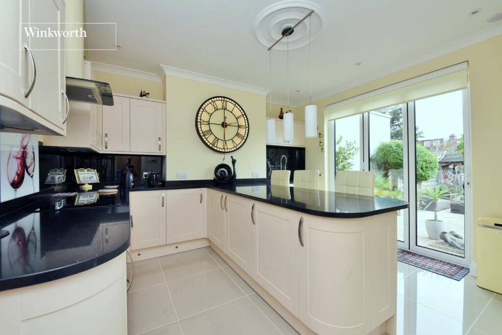 House in Sutton - More