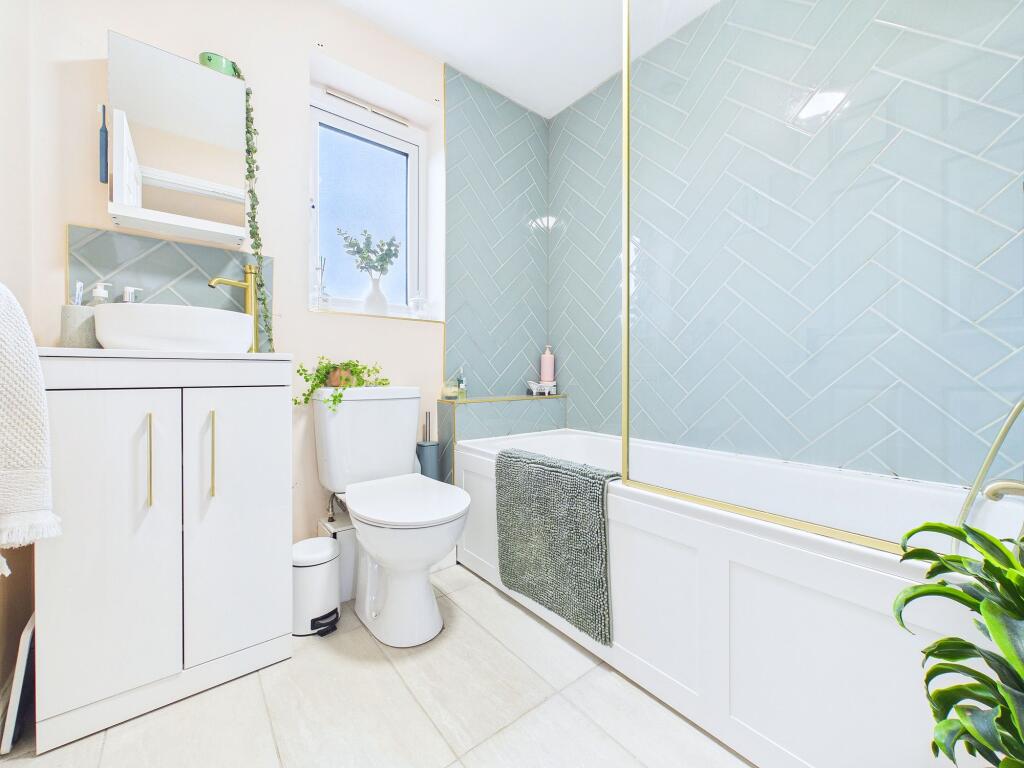 Masefield Avenue, Holmewood, S42 photo 3