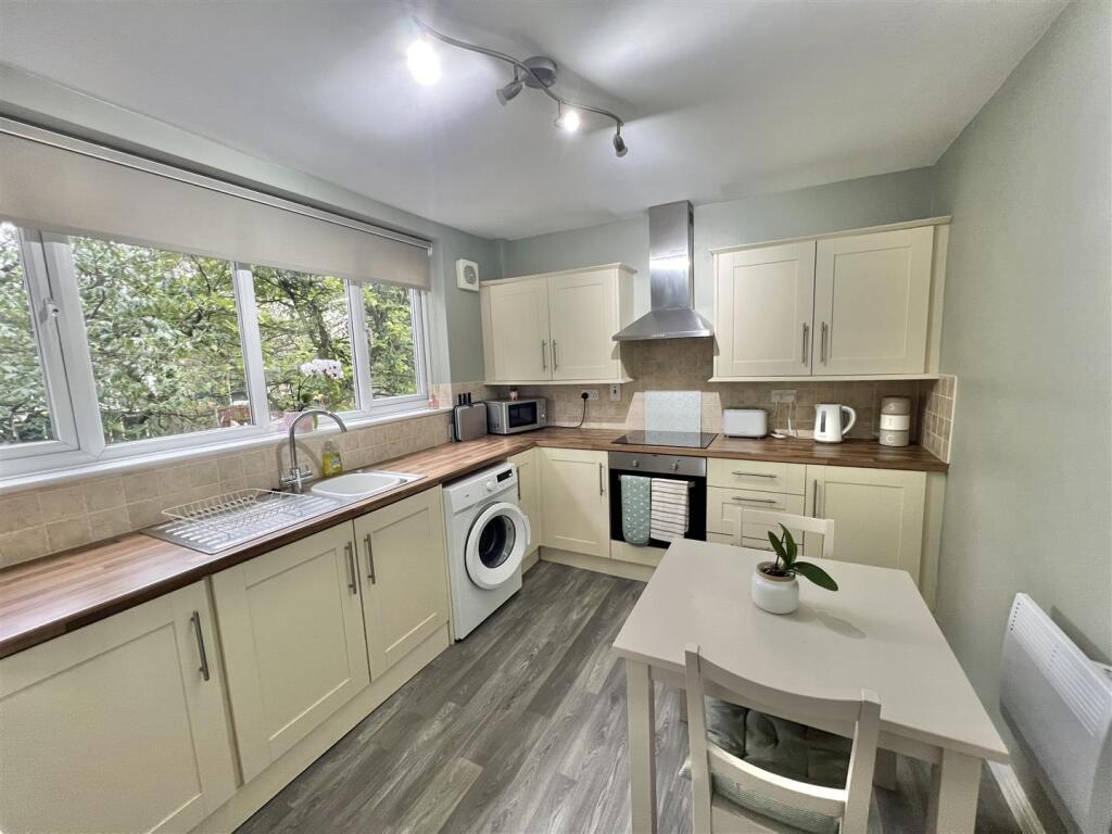 Rosebay Court, Darlington photo 2