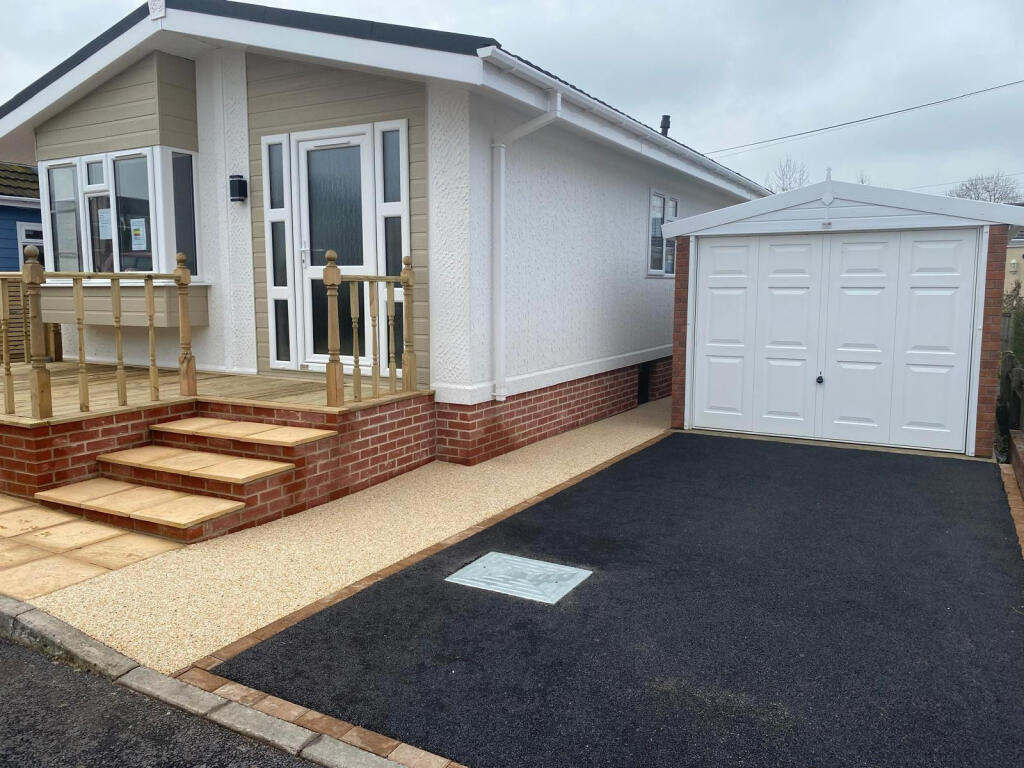 2-bed caravan on Newark, Nottinghamshire, NG22, £175,000