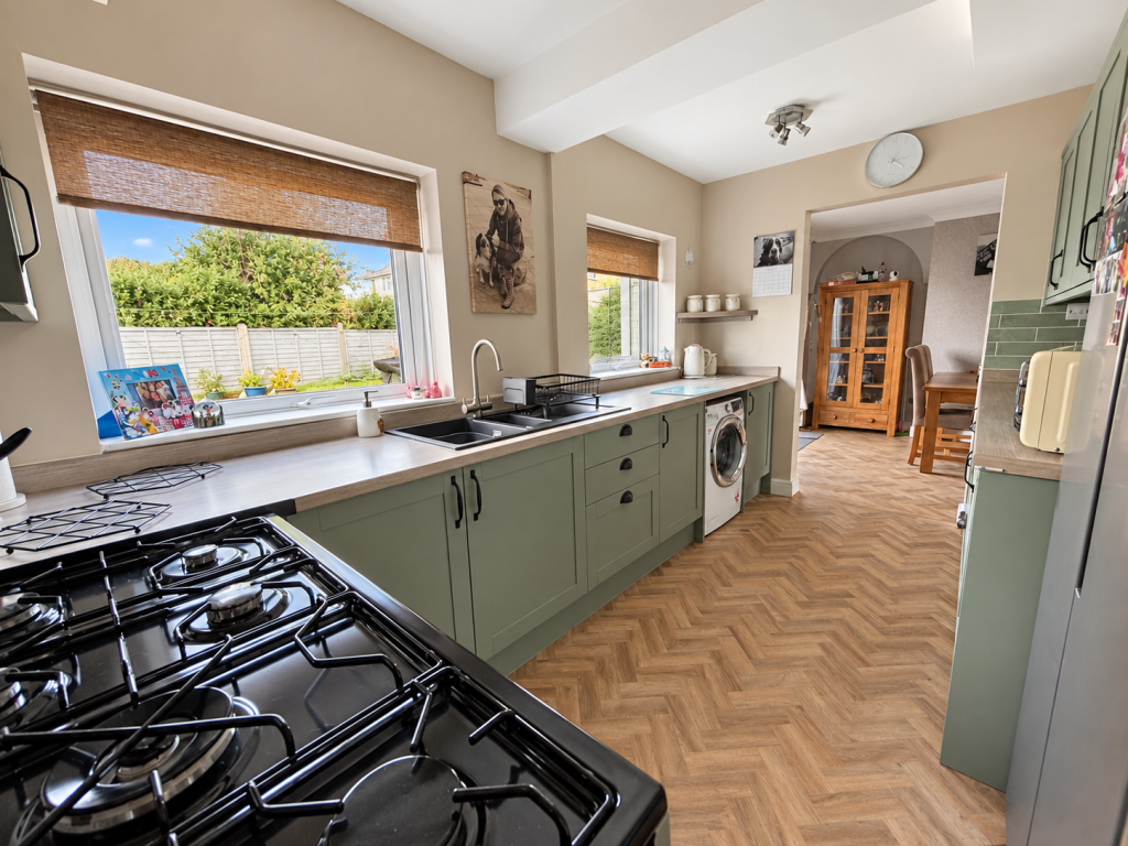 Eliotts Drive, Yeovil, BA21 photo 5