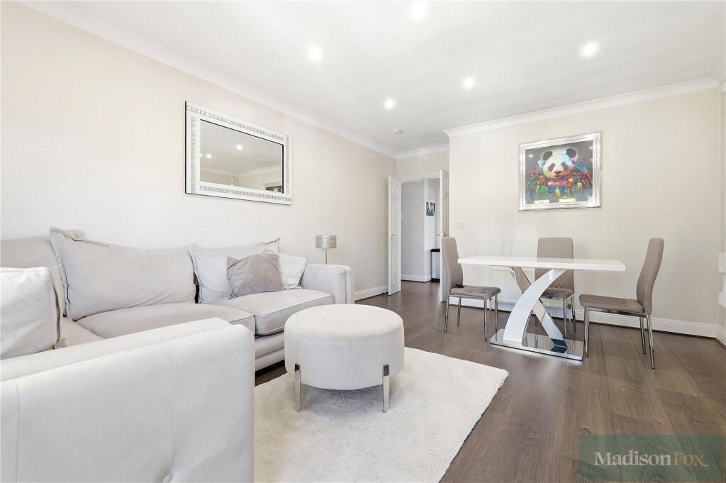 Apartment in Epping Forest, Chigwell - View 5