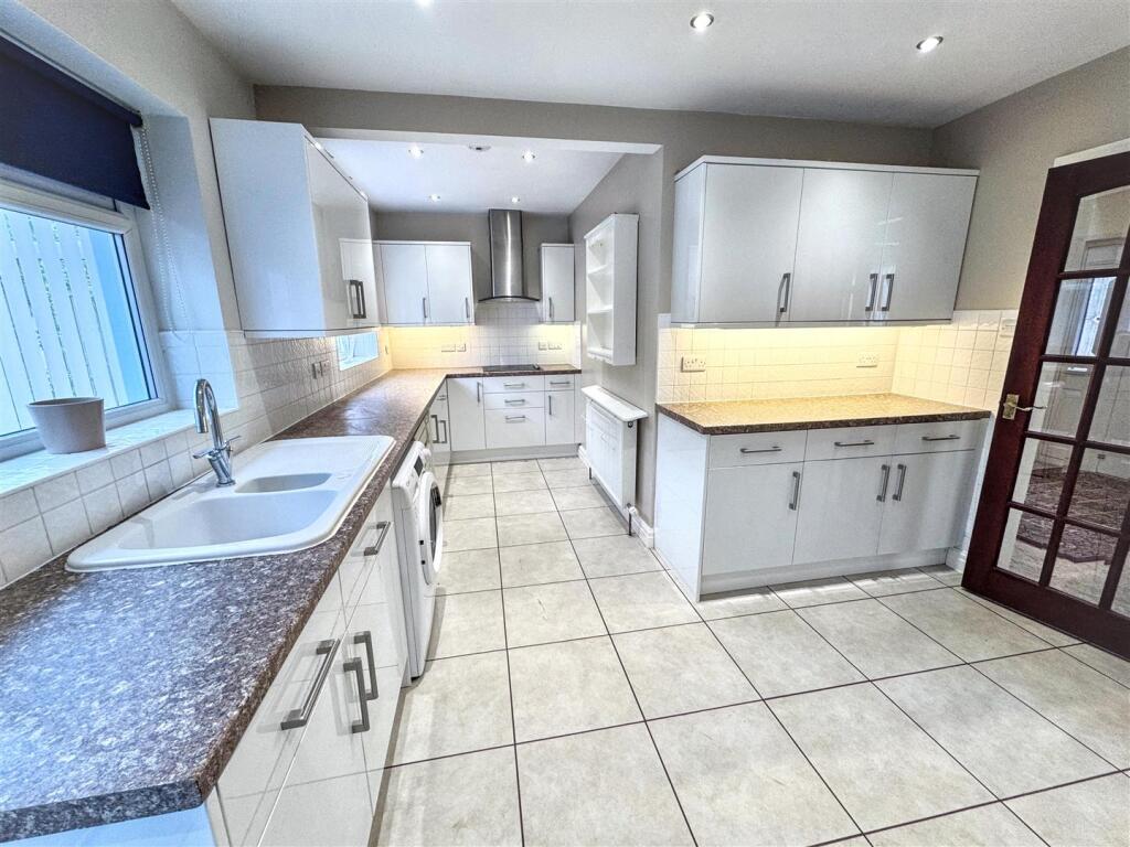 House in Bradford, Wilsden Hill, Wilsden - View 3
