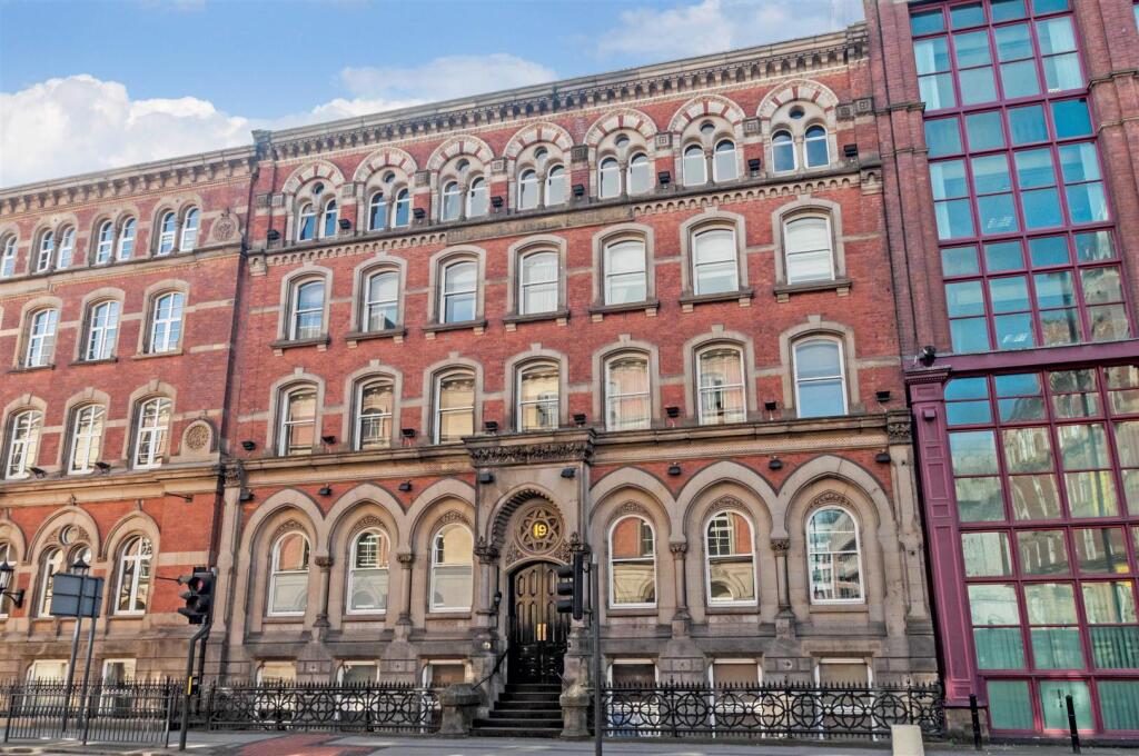 Main image of property: 19 Wellington Street, Leeds