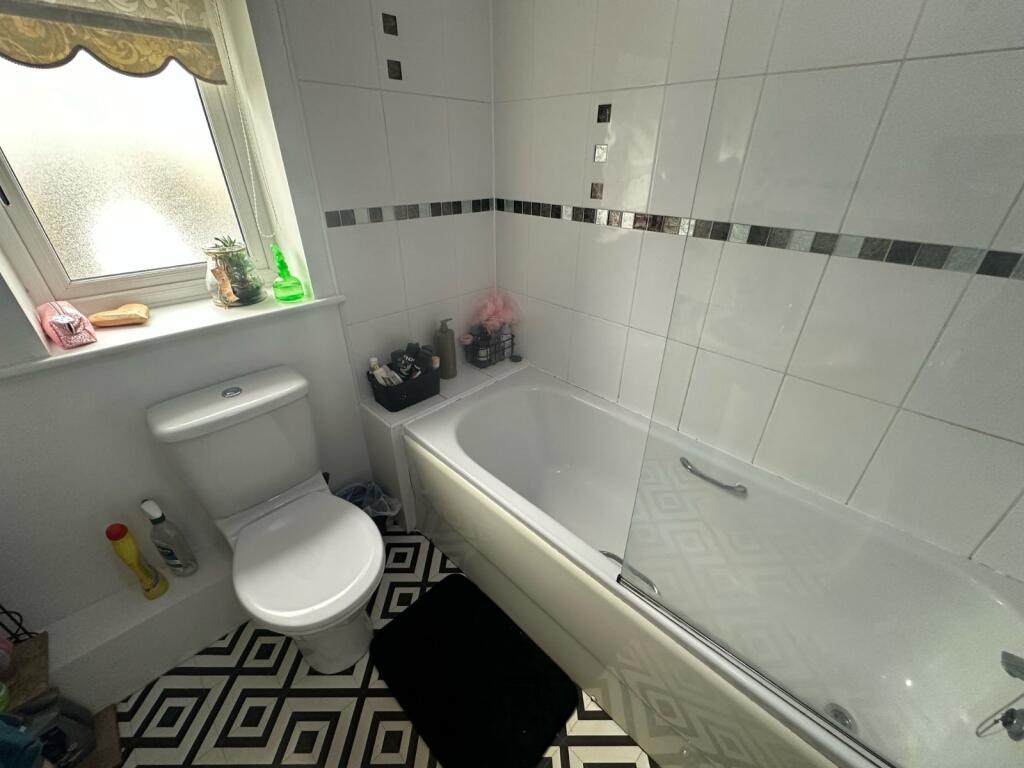 House in Bradford, Bingley - More