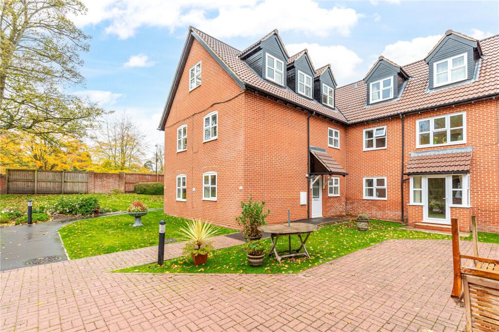 River Park, Marlborough, Wiltshire, SN8 photo 4