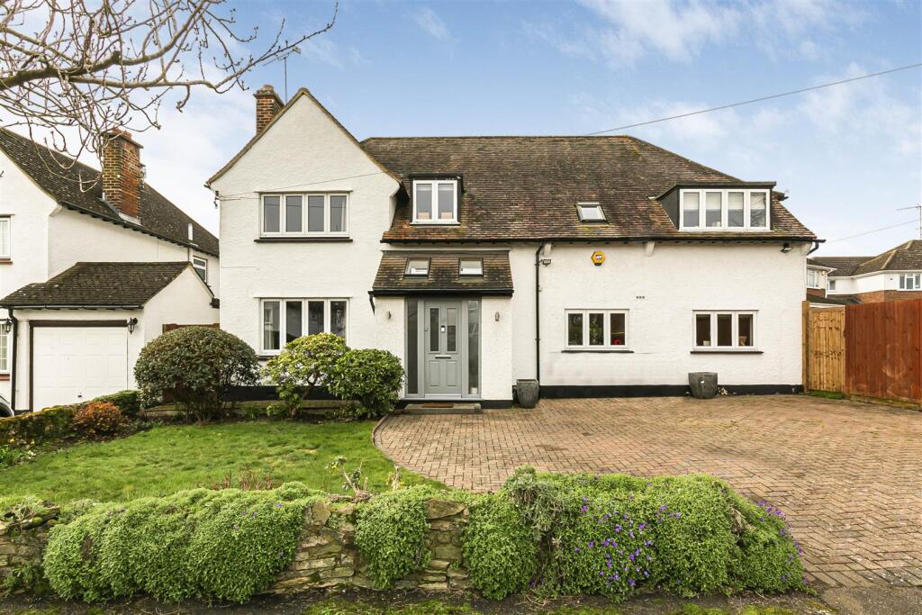 4-bed detached on Fordwich Rise, Hertford, £1,000,000