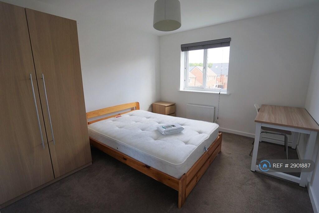 6 bedroom semi-detached house for rent